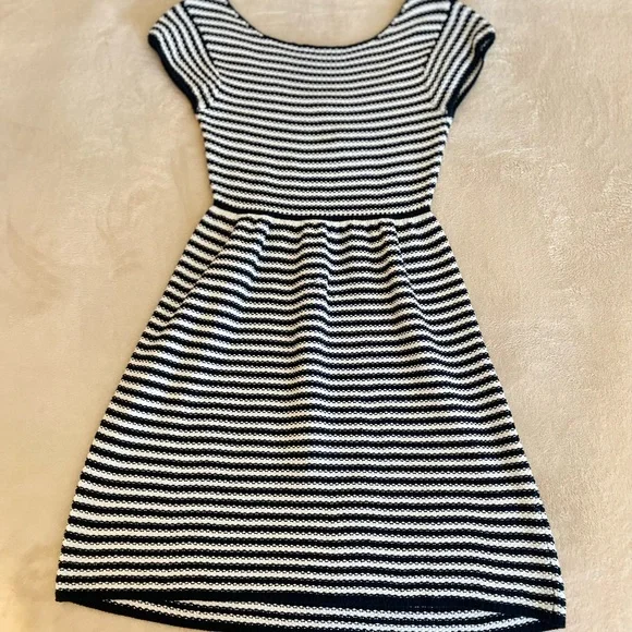Tart Striped Knitted Short Sleeve Dress - Size S - Picture 5 of 11